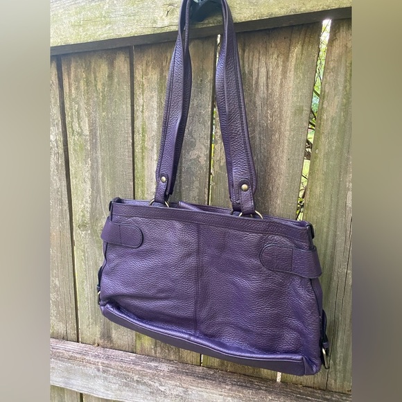 Maxx Leather Shoulder Bag​​ - Picture 2 of 7